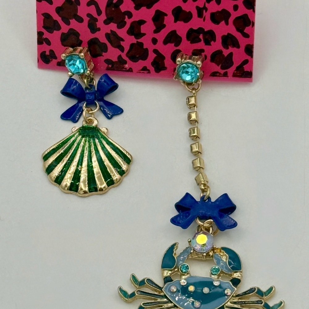 Betsey Johnson Colorful Crab and Shell Mismatch Earrings!